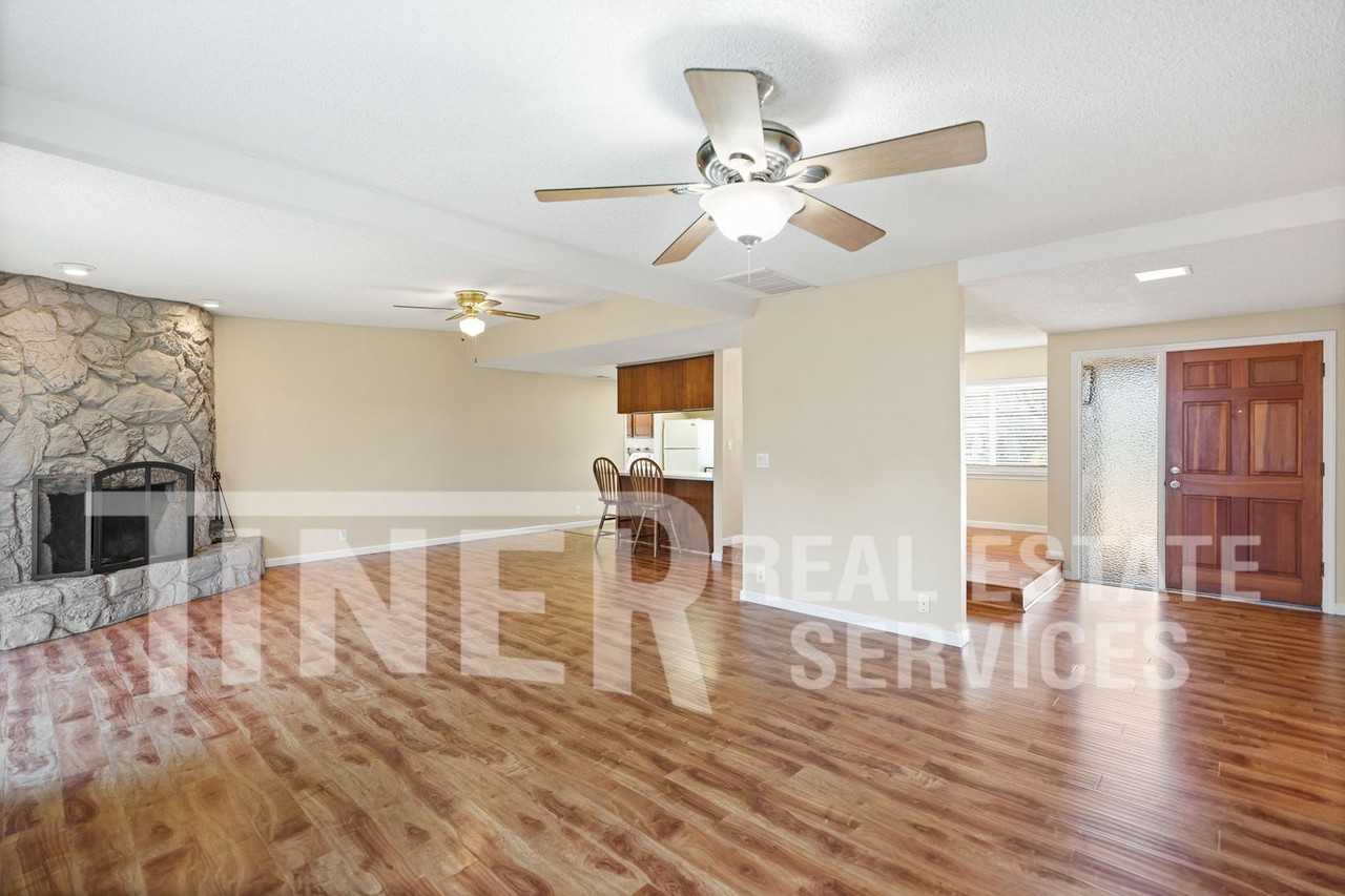 1636 Huntington Dr - Photo 3 of 21