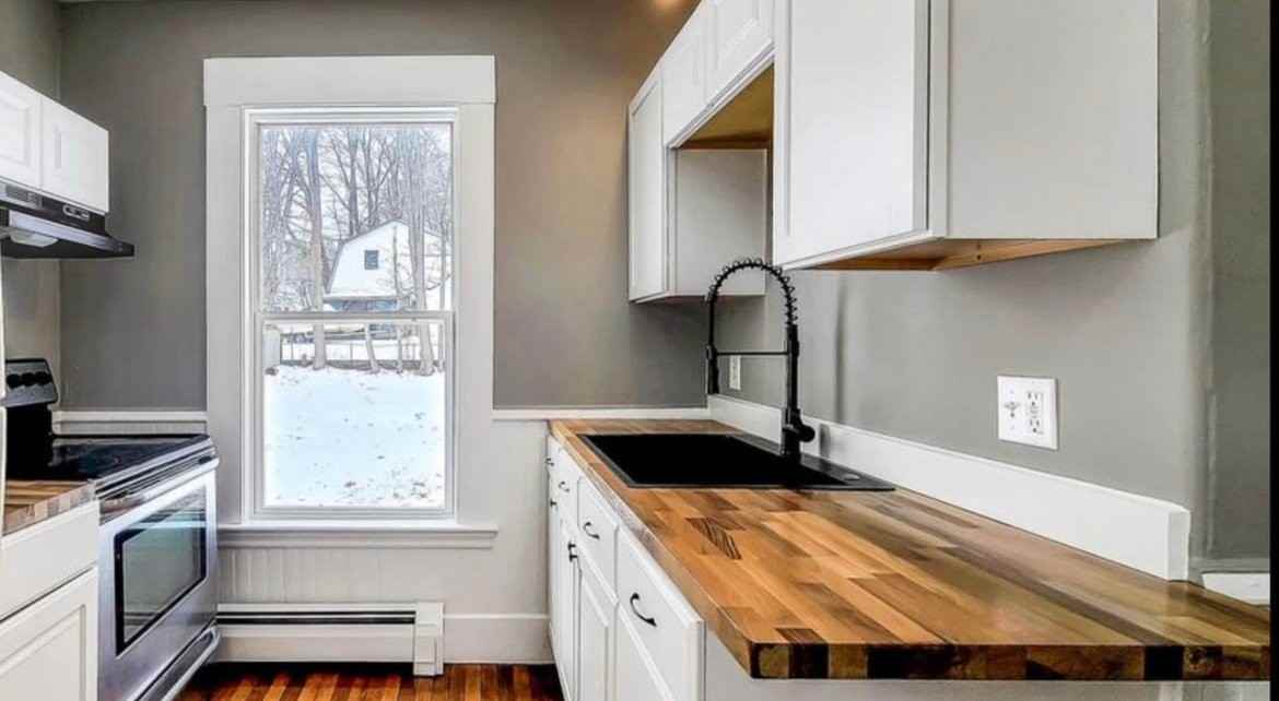 689 Main St #A - Photo 4 of 15