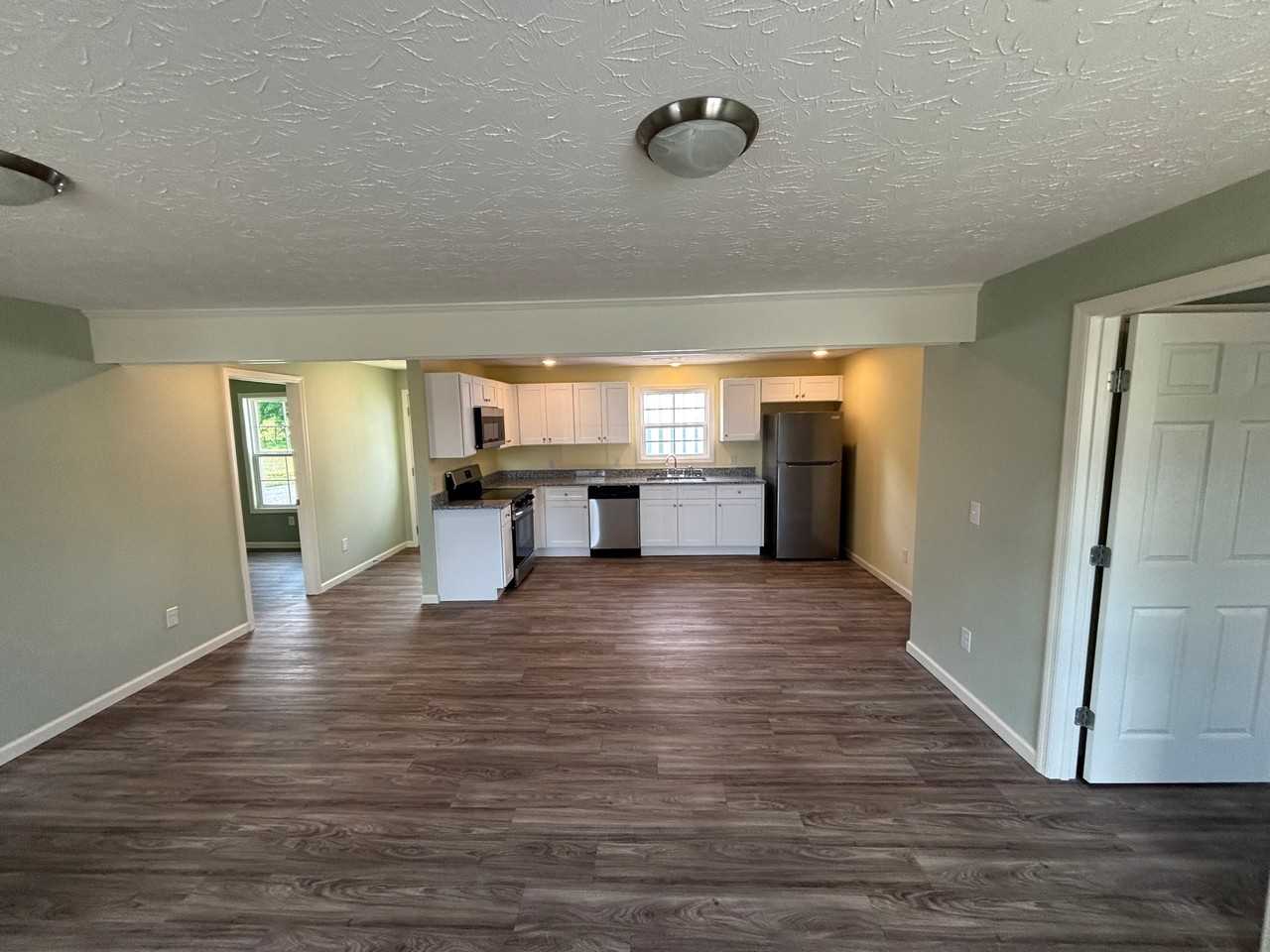 402 College St - Photo 2 of 11