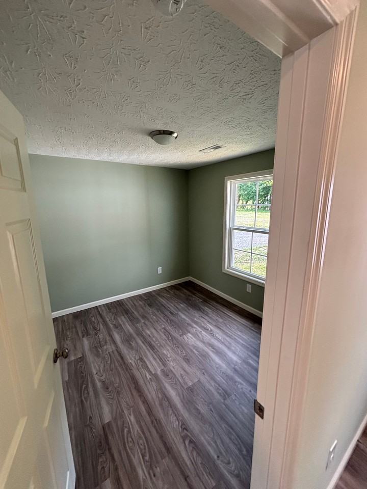 402 College St - Photo 3 of 11