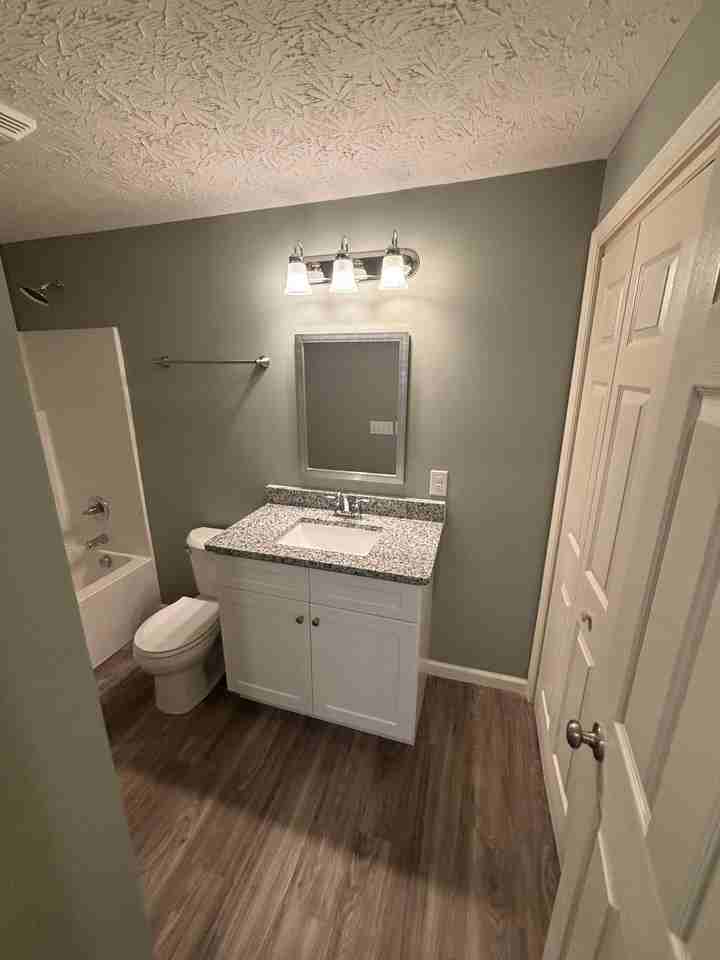 402 College St - Photo 6 of 11