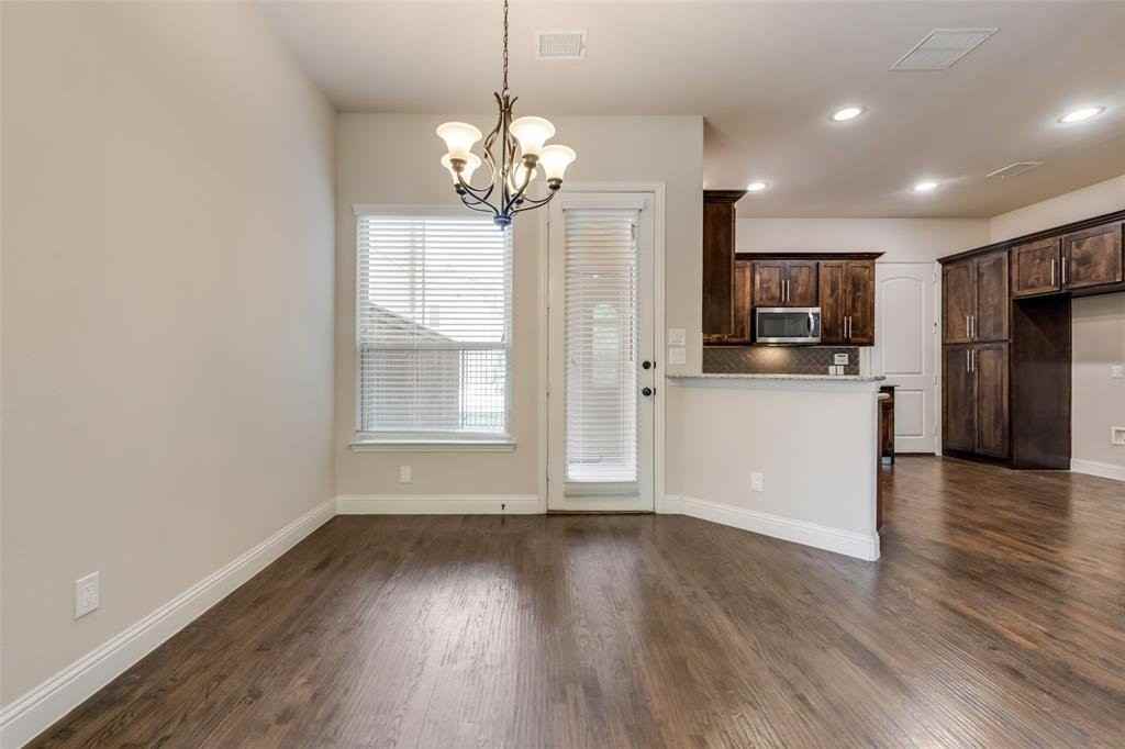4213 Broadway Ave - Photo 5 of 24