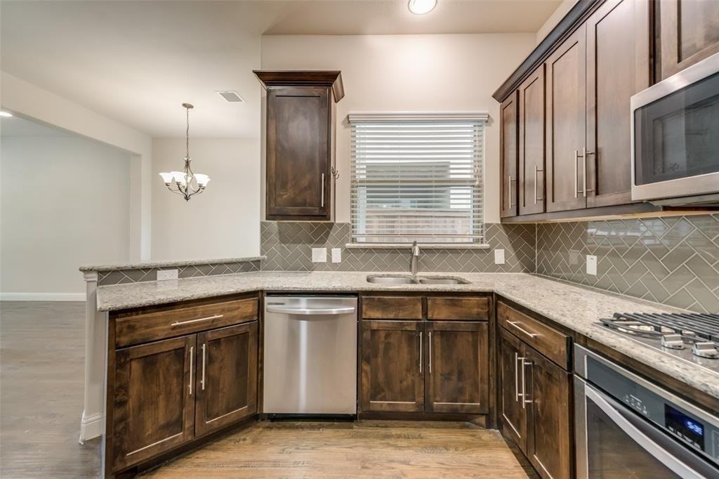 4213 Broadway Ave - Photo 7 of 24