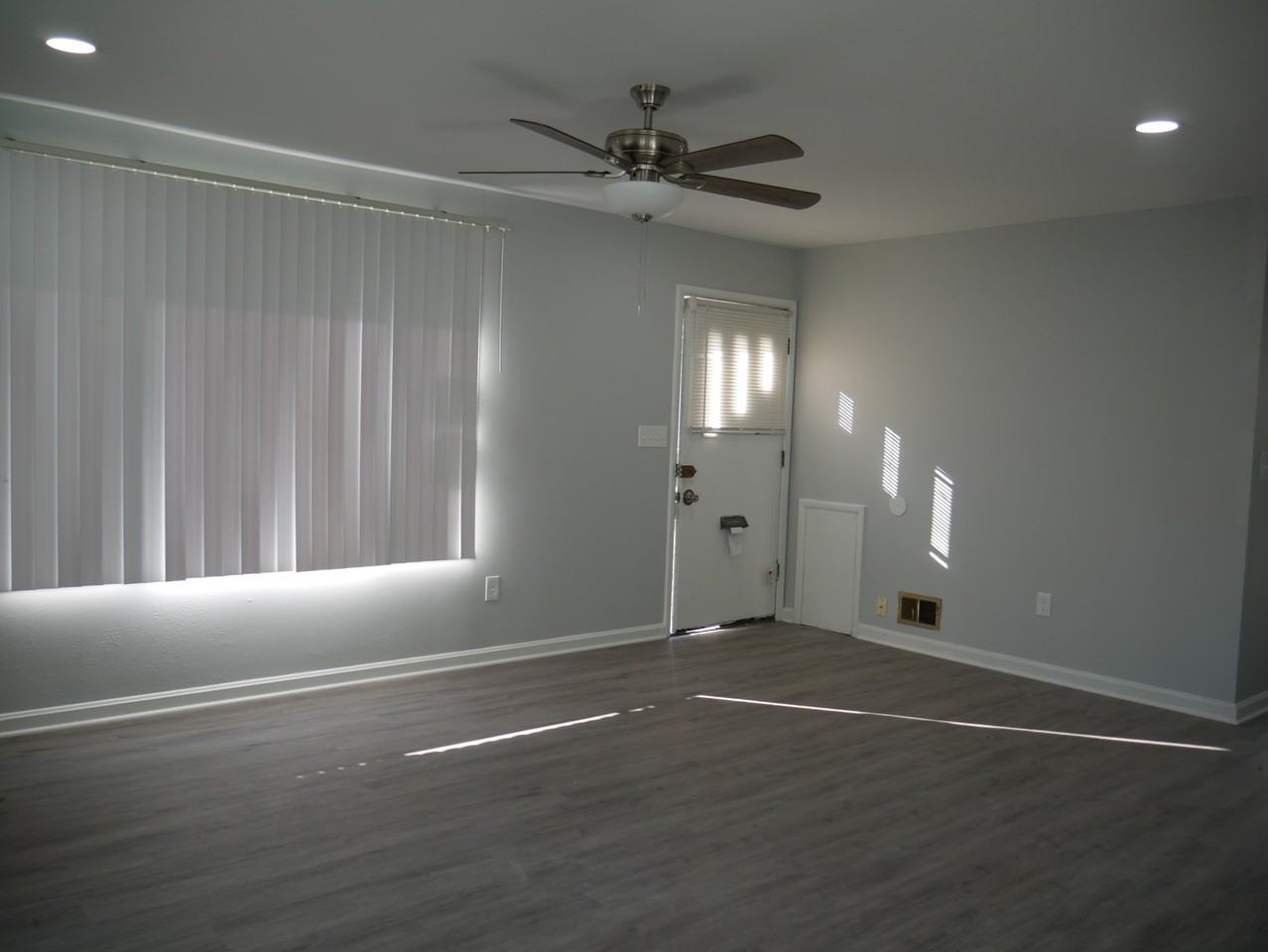 2312 Wintergreen Ave - Photo 3 of 7