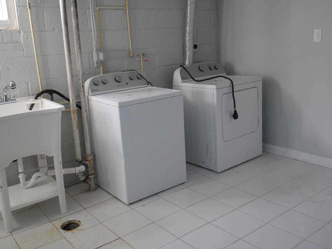 2312 Wintergreen Ave - Photo 5 of 7