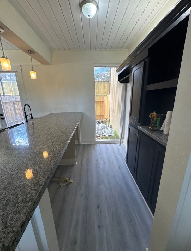 27 Lakeway St - Photo 4 of 16