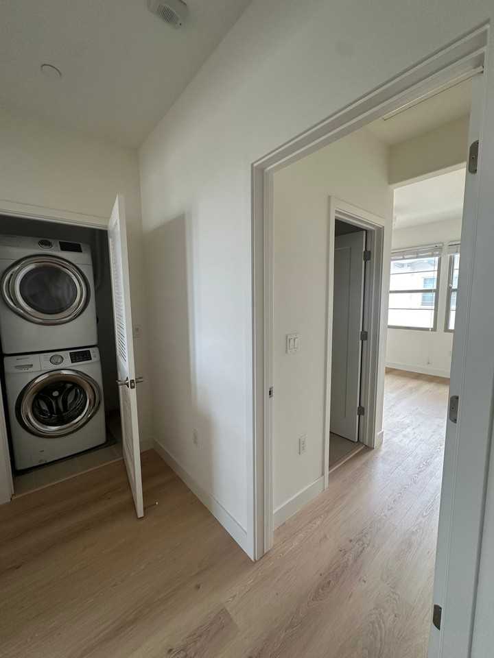 1087 Bigleaf Pl - Photo 3 of 12