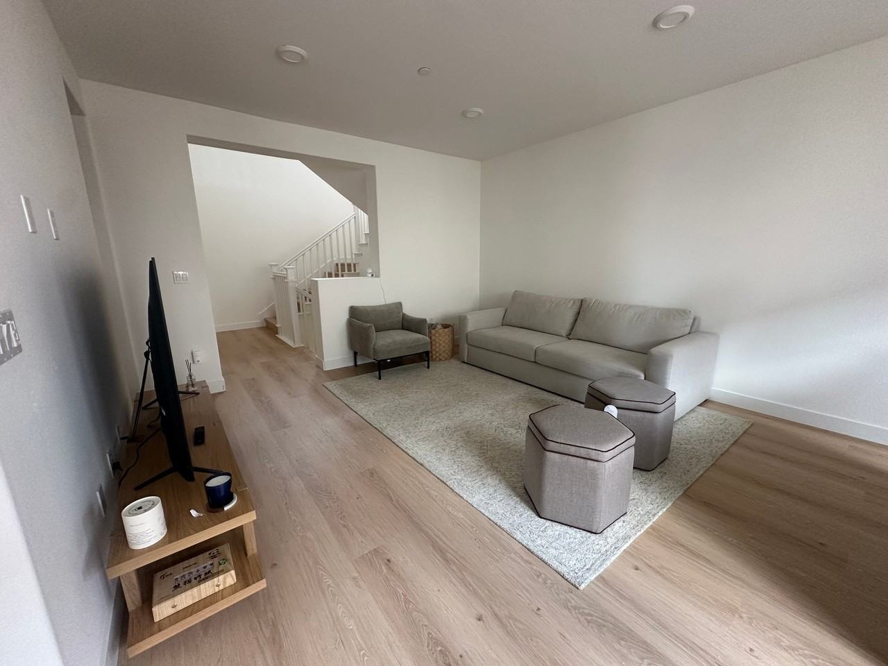 1087 Bigleaf Pl - Photo 4 of 12