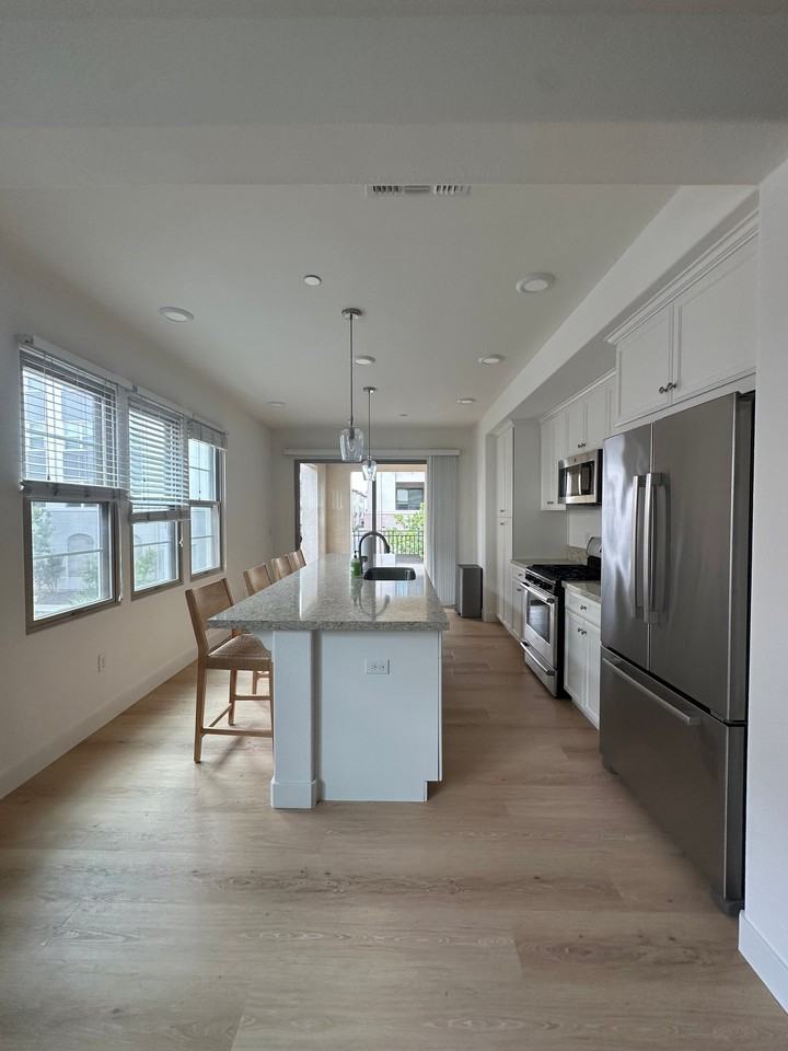 1087 Bigleaf Pl - Photo 6 of 12