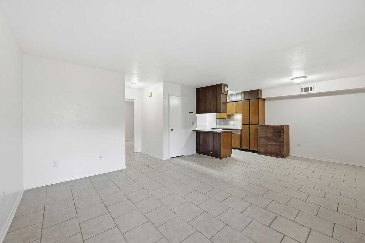 801 W Gibson St #109 - Photo 2 of 15