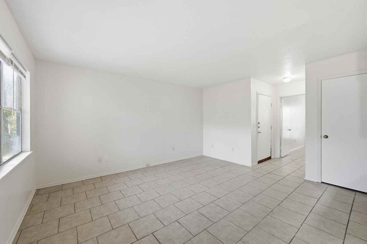 801 W Gibson St #109 - Photo 3 of 15
