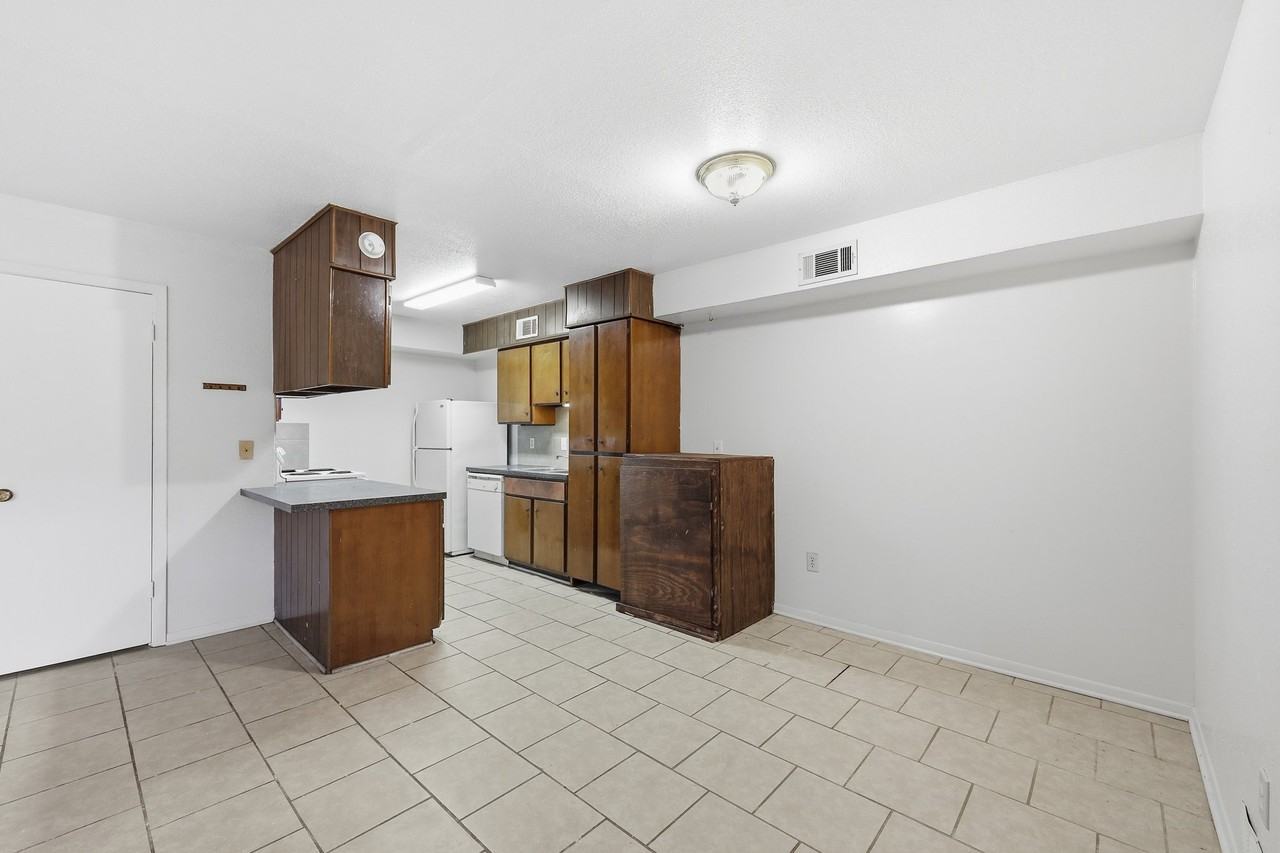 801 W Gibson St #109 - Photo 6 of 15