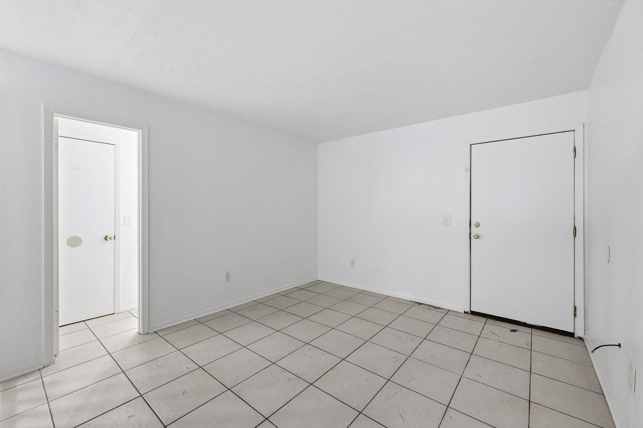 801 W Gibson St #115 - Photo 2 of 9
