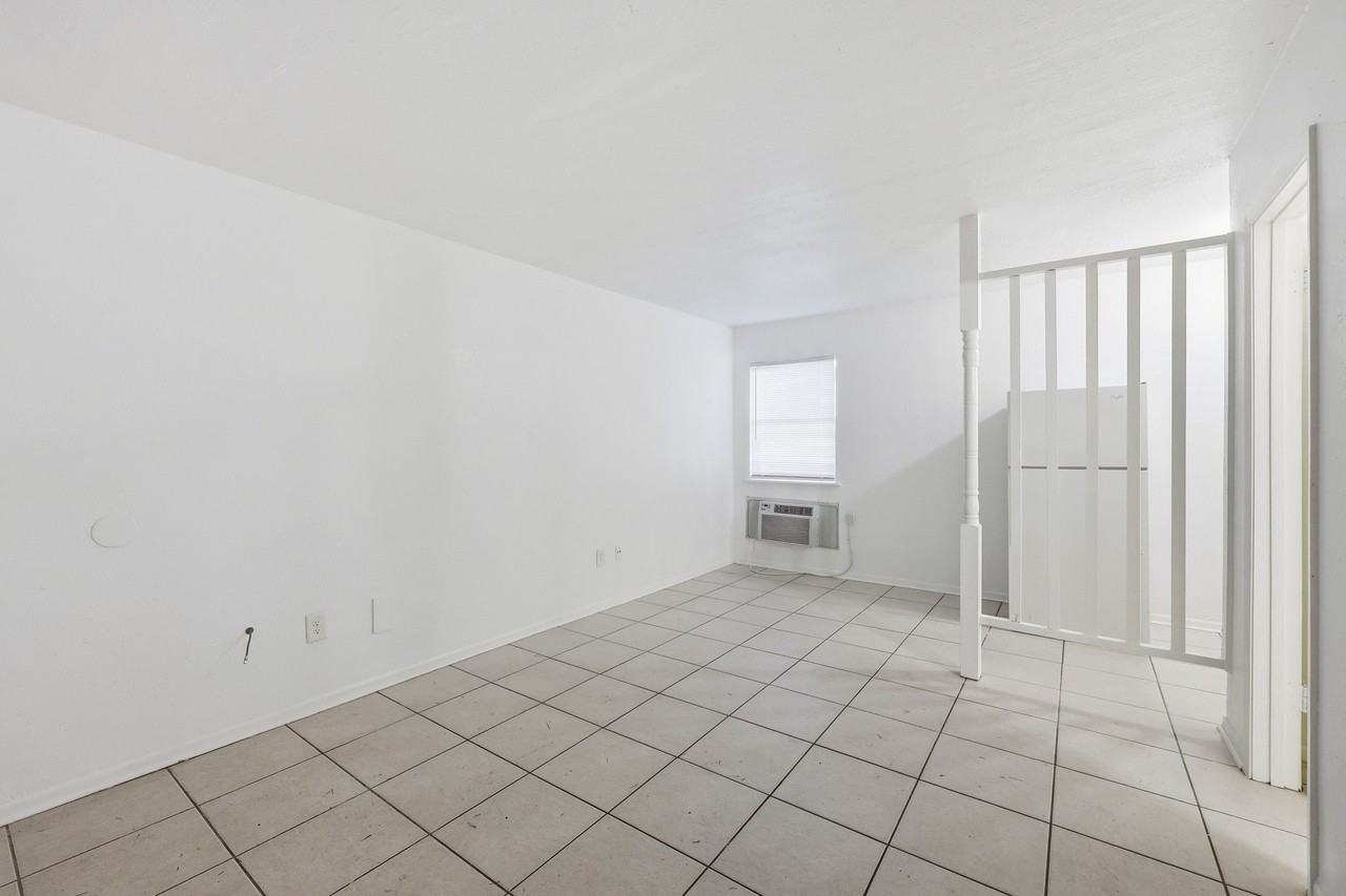 801 W Gibson St #115 - Photo 3 of 9