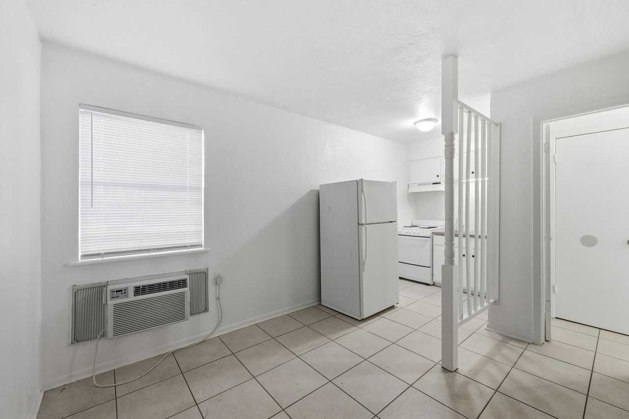 801 W Gibson St #115 - Photo 4 of 9