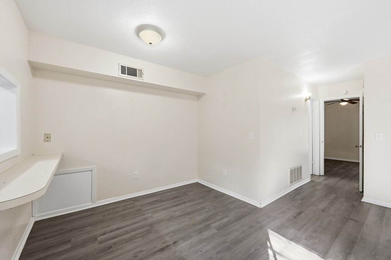 801 W Gibson St #206 - Photo 5 of 15