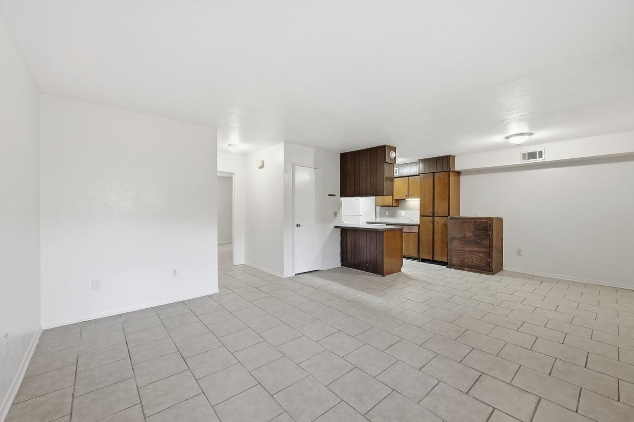 801 W Gibson St #208 - Photo 2 of 14