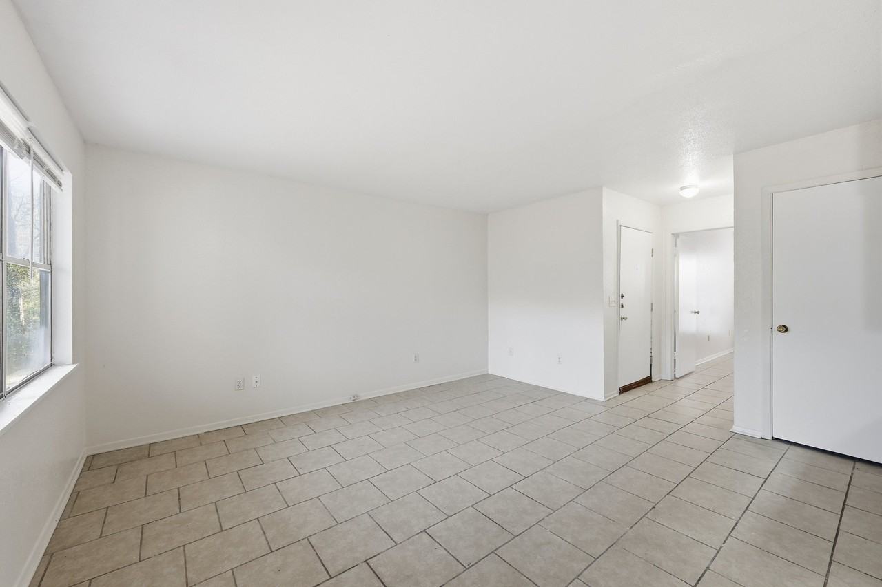 801 W Gibson St #208 - Photo 3 of 14