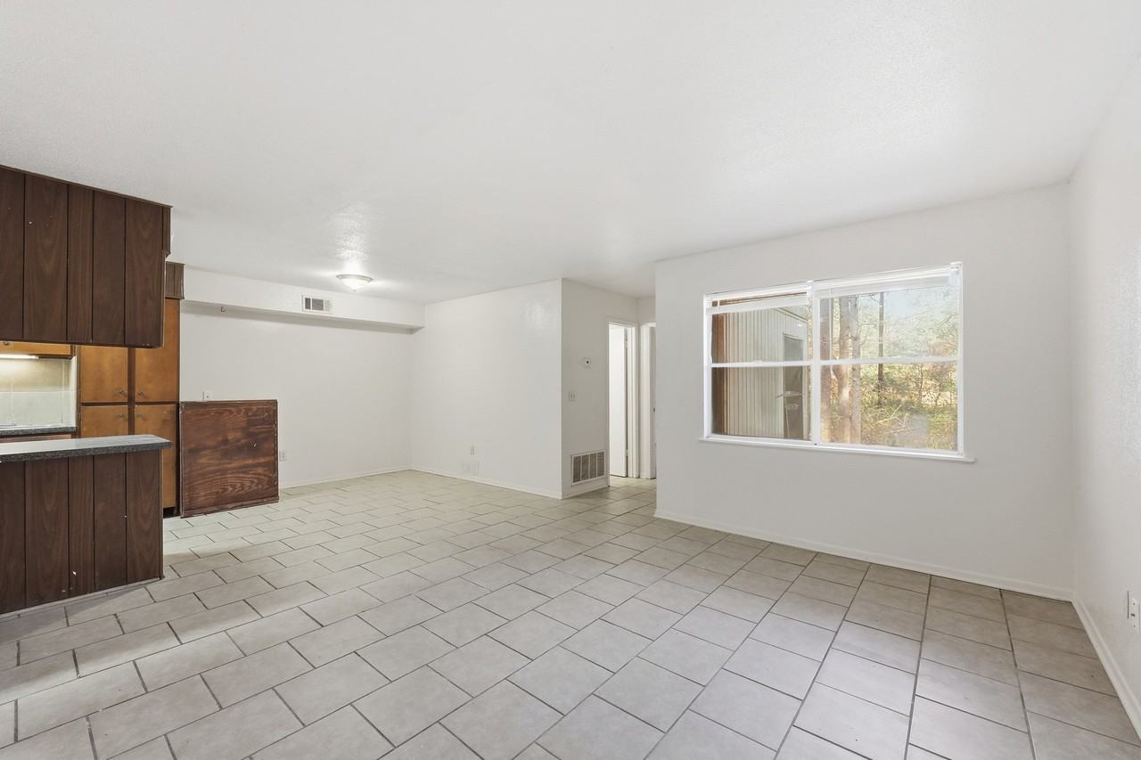 801 W Gibson St #208 - Photo 5 of 14