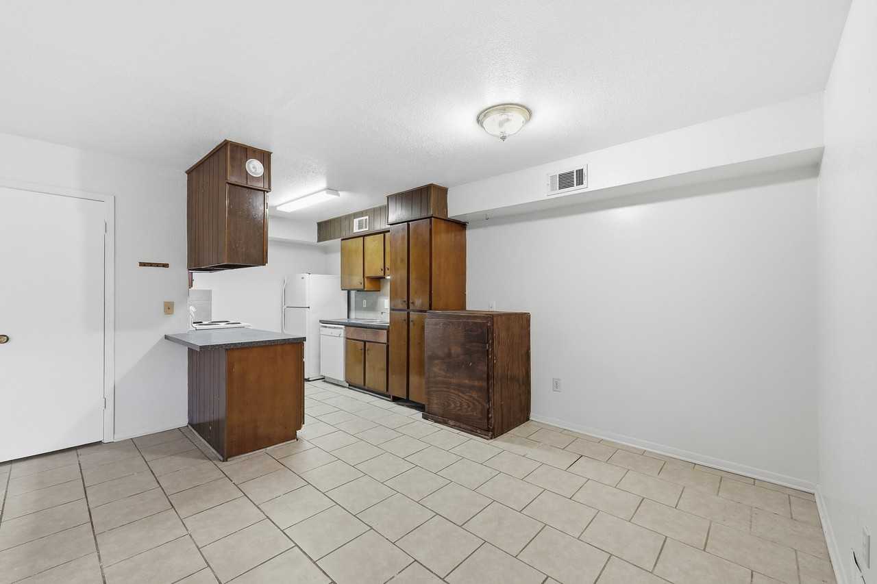 801 W Gibson St #208 - Photo 6 of 14