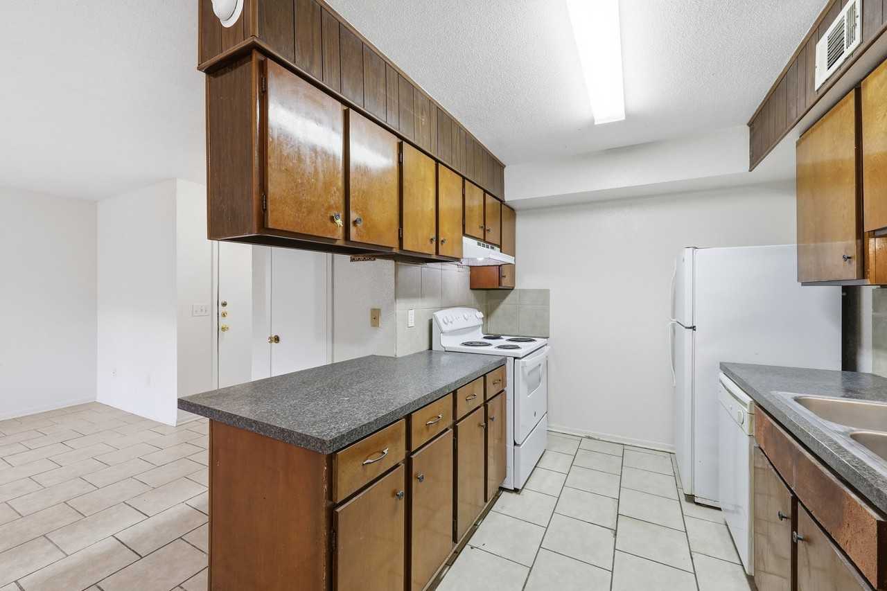801 W Gibson St #208 - Photo 7 of 14