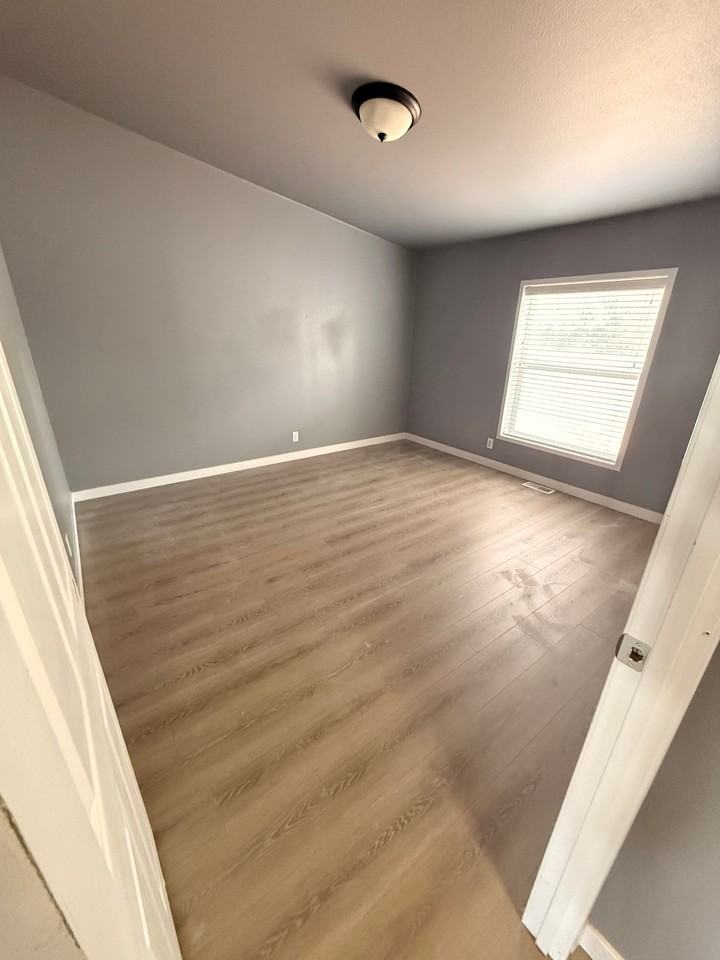 101 N Arms Rd - Photo 3 of 9