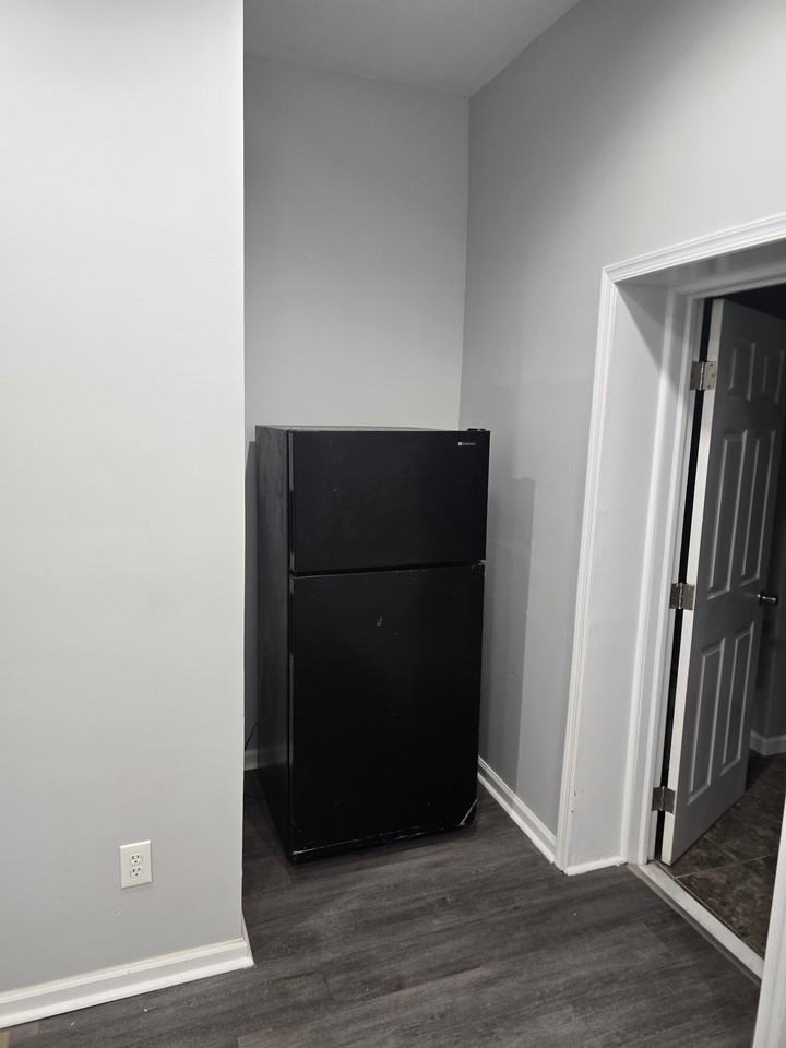 342 N 52nd St #2 - Photo 3 of 9
