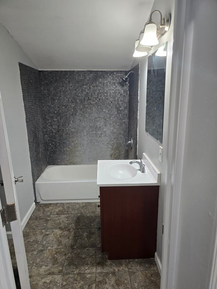342 N 52nd St #2 - Photo 5 of 9