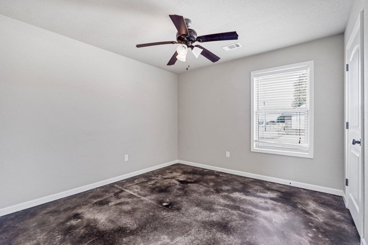 19 Sw Lawrence St #18 - Photo 7 of 8