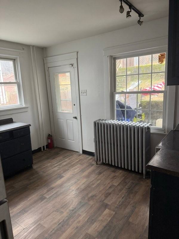 441 Nichols St - Photo 2 of 10
