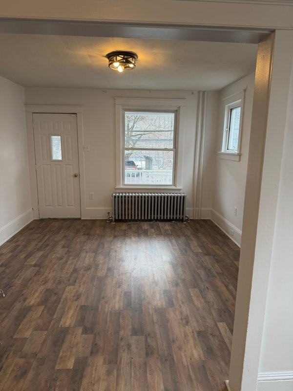 441 Nichols St - Photo 3 of 10