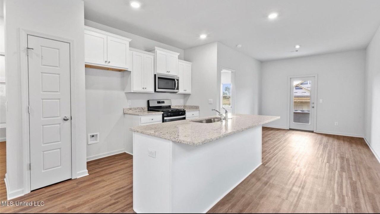 517 Vista Pointe Dr - Photo 3 of 9