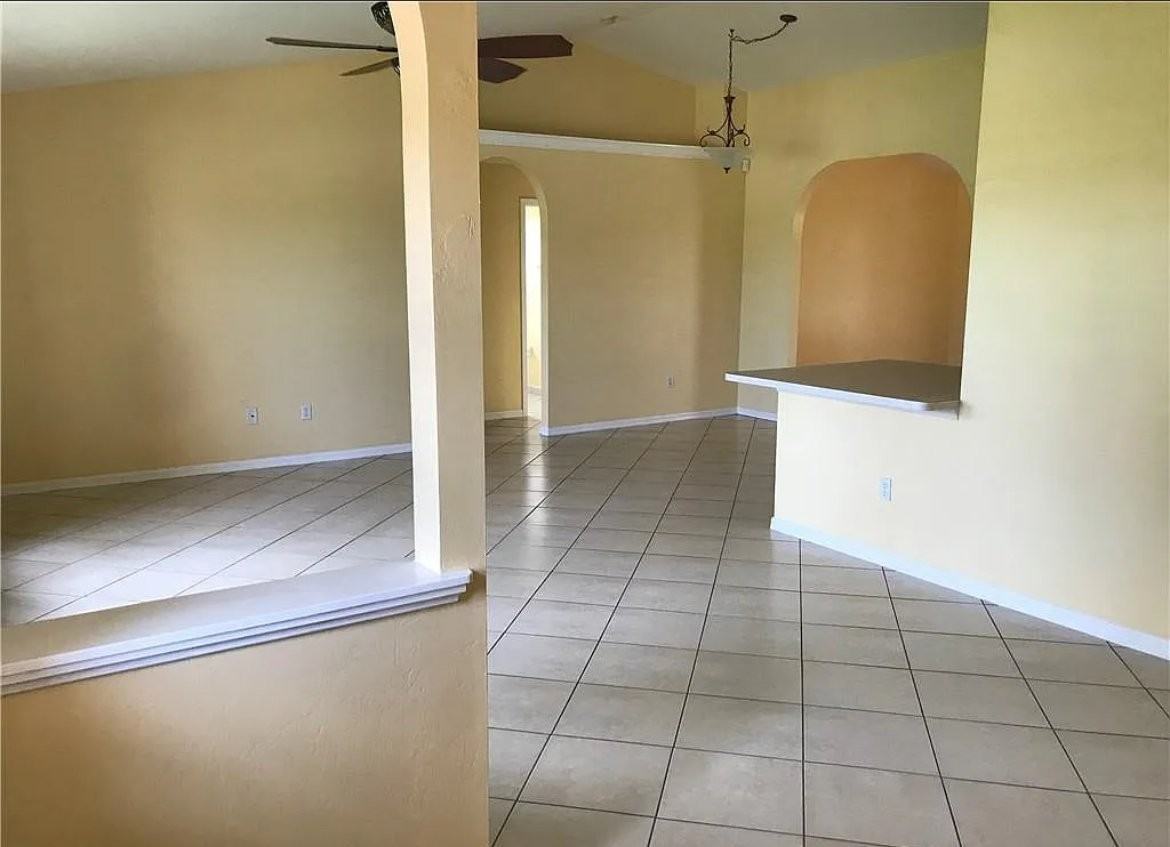 1816 Sw 38th Ter - Photo 2 of 16