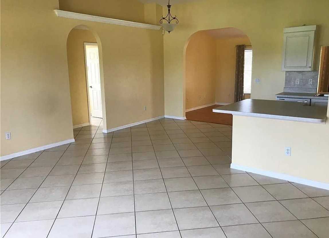 1816 Sw 38th Ter - Photo 3 of 16