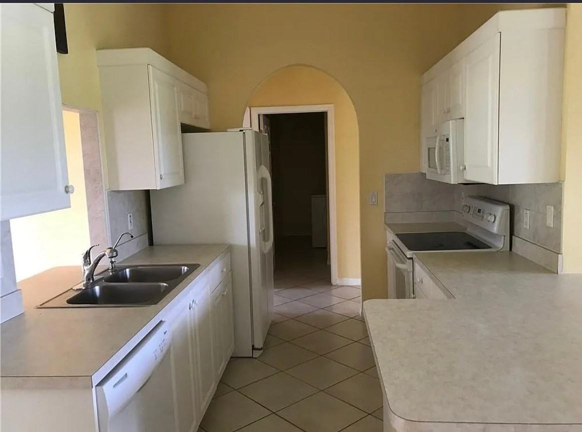 1816 Sw 38th Ter - Photo 6 of 16