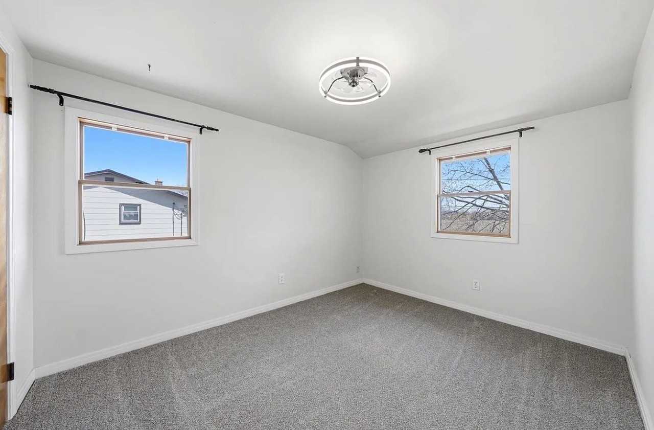 6632 Errick Rd - Photo 7 of 16