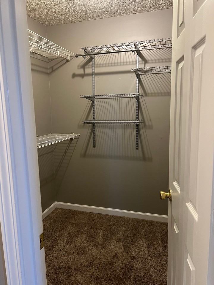 125 Georgetown Blvd - Photo 4 of 18