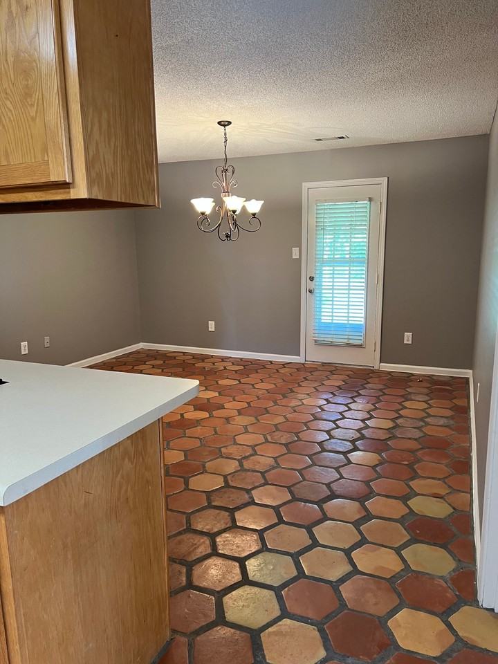 125 Georgetown Blvd - Photo 6 of 18