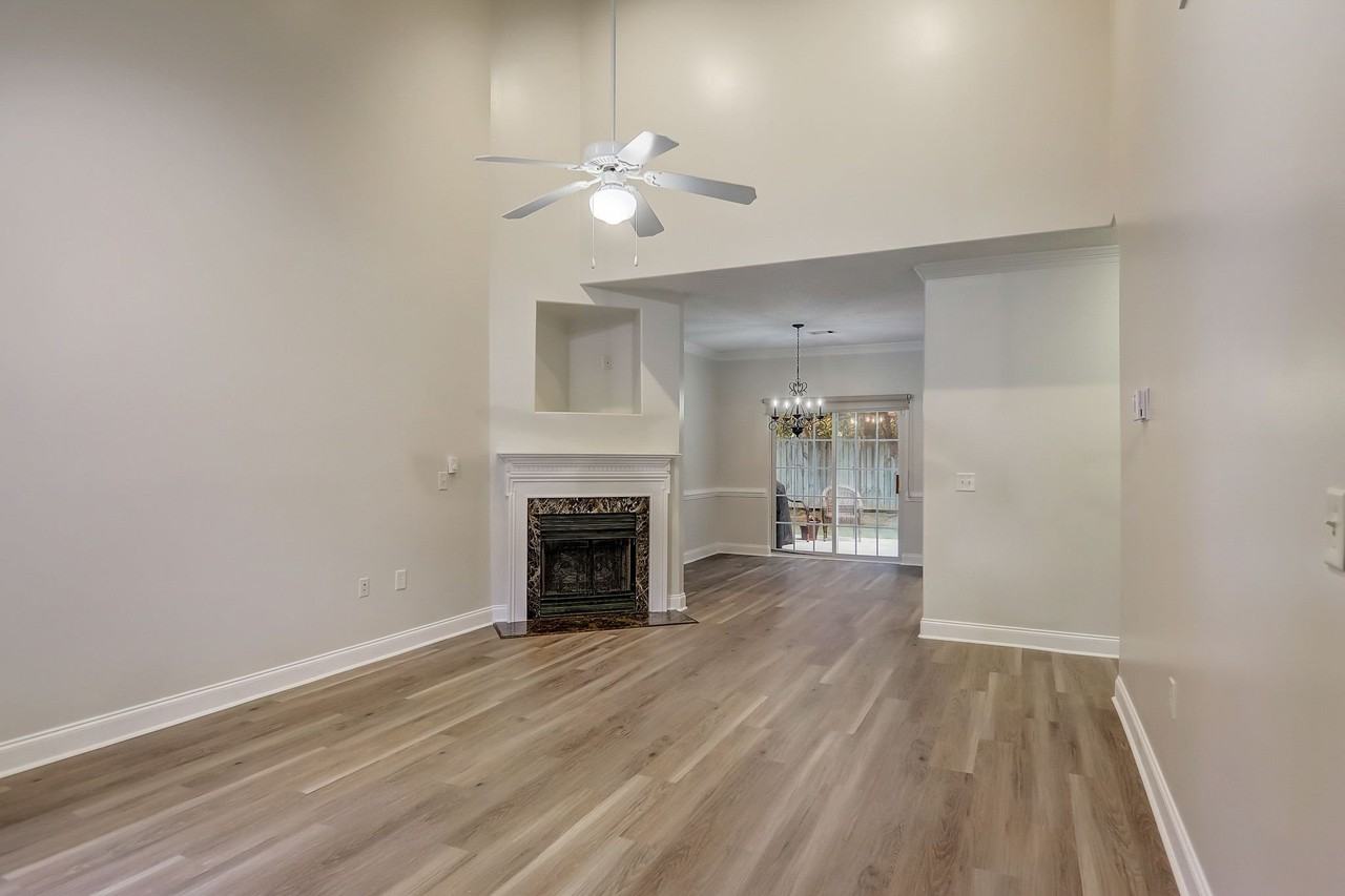 893 W Pointe Dr - Photo 3 of 19