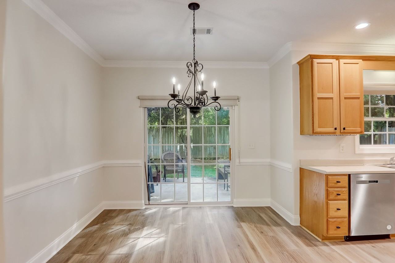 893 W Pointe Dr - Photo 6 of 19