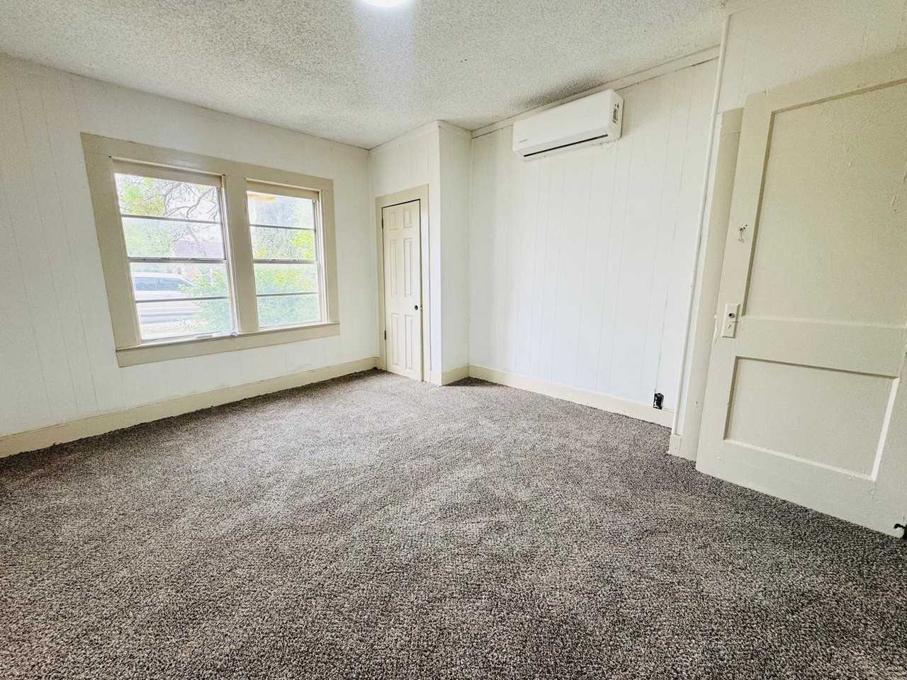 66 E Avenue G - Photo 4 of 9