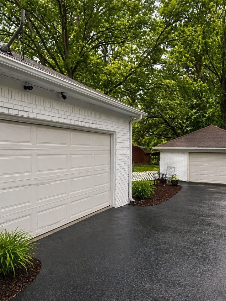 6935 Meadowbrook Ln - Photo 3 of 4