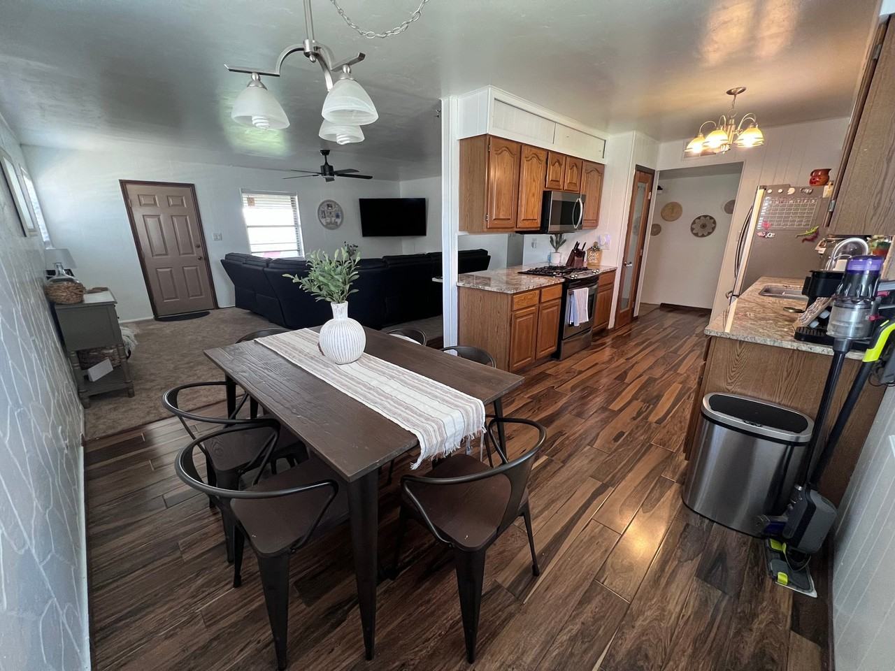 415 Juanita St - Photo 2 of 12
