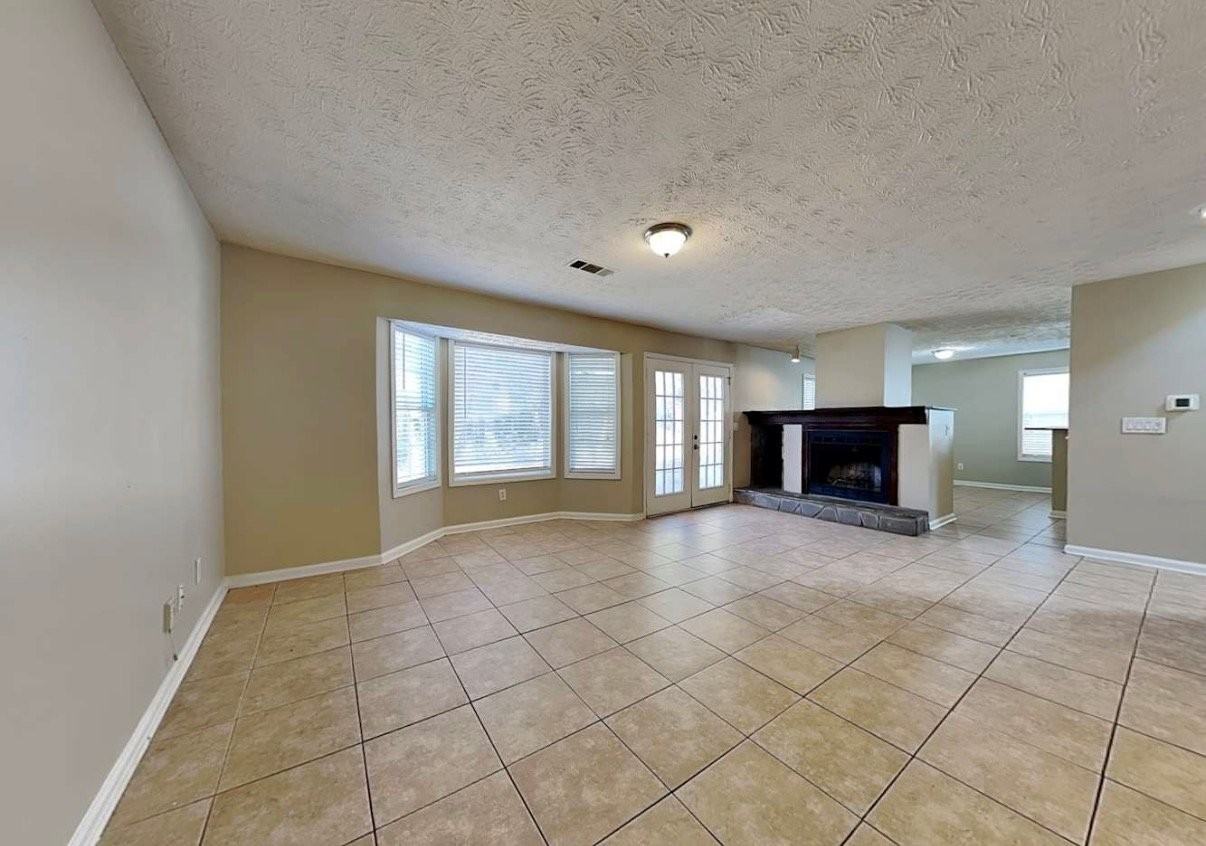 2407 Boone Ct - Photo 2 of 15