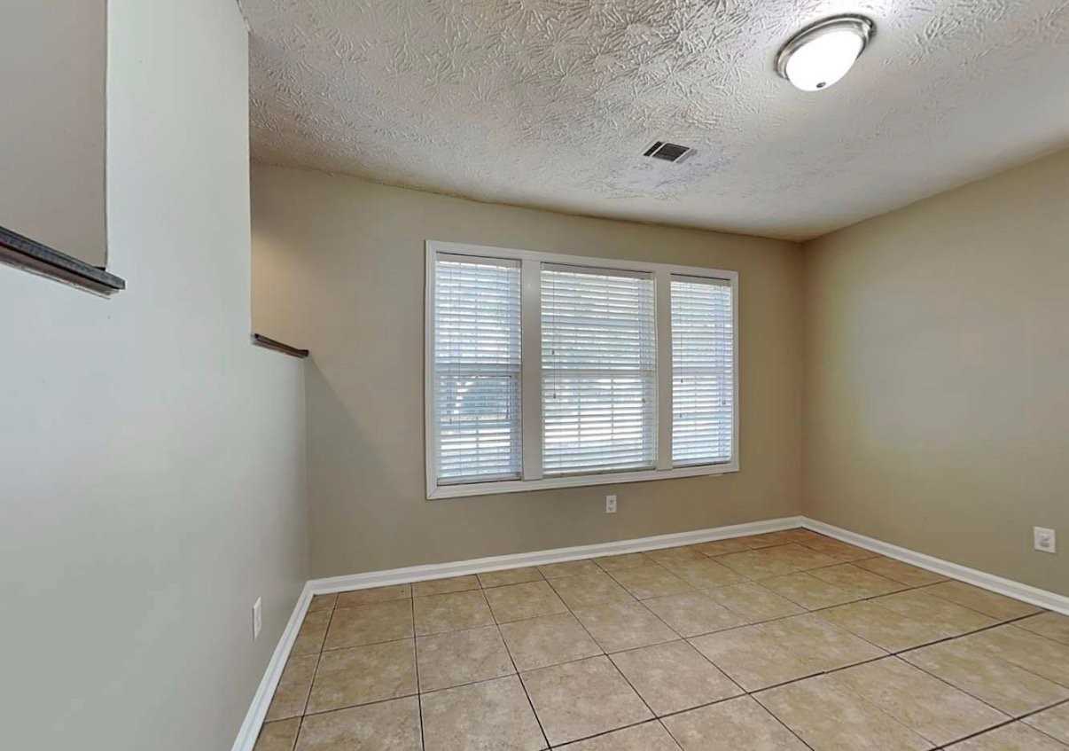 2407 Boone Ct - Photo 4 of 15