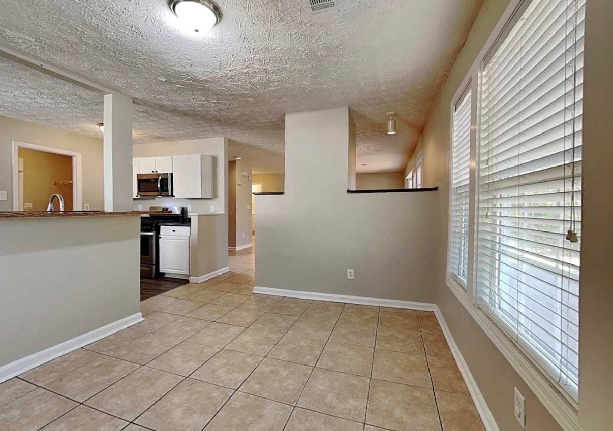 2407 Boone Ct - Photo 5 of 15