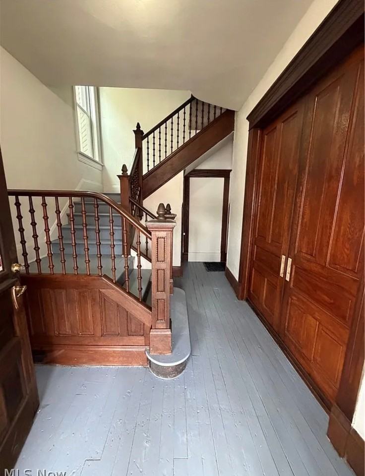 729 Putnam Ave #729 - Photo 2 of 8