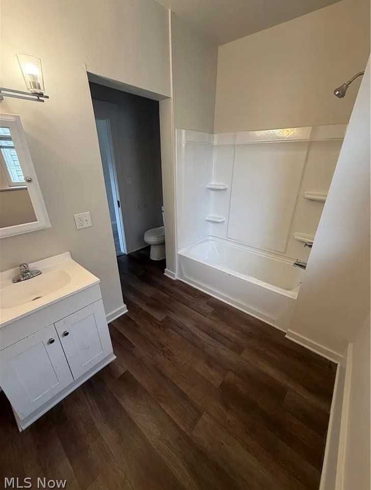 729 Putnam Ave #729 - Photo 3 of 8