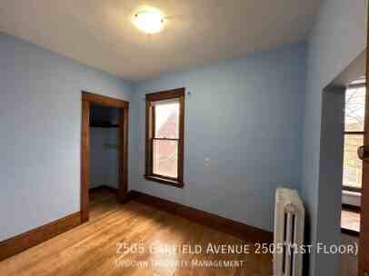 2505 Garfield Ave - Photo 4 of 11