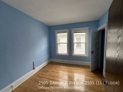 2505 Garfield Ave - Photo 7 of 11